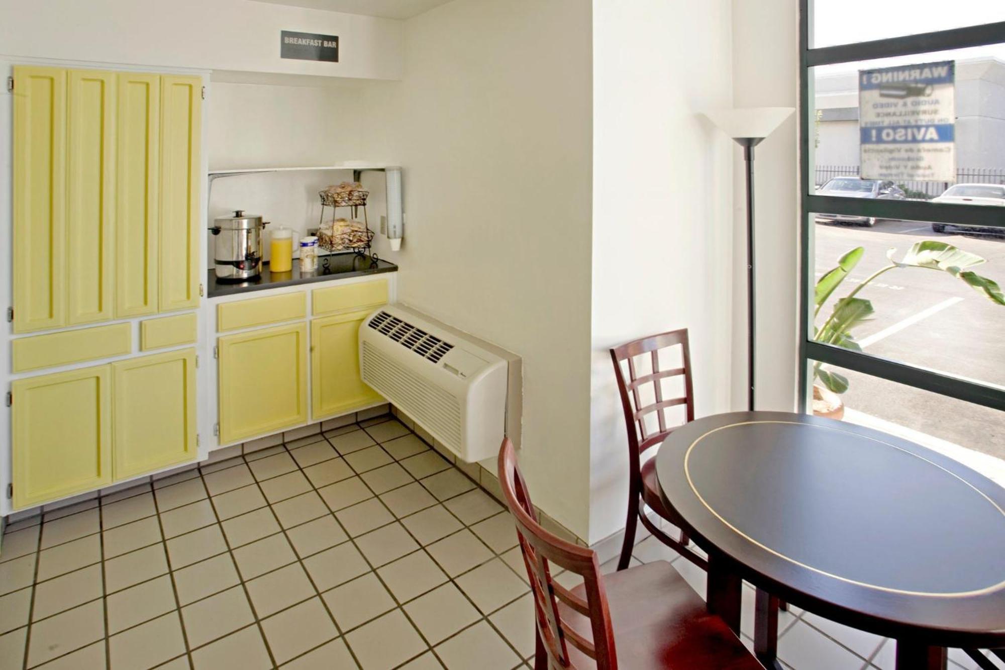 Budget Inn And Suites Stockton Yosemite ภายนอก รูปภาพ